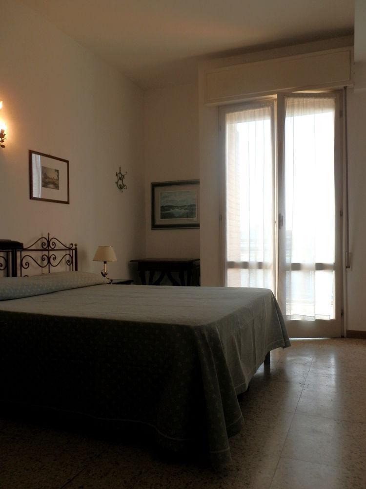 בלריה-איגאה מרינה Hotel Nautic B&B מראה חיצוני תמונה
